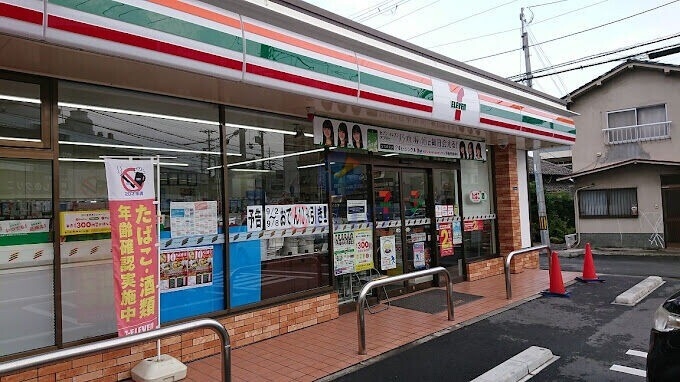 コンビニ　セブンイレブン 吹田元町店（コンビニ）まで299m