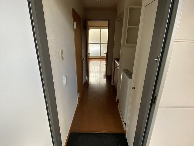 玄関　同タイプ部屋の写真となり設備等は現況と異なる場合があります。