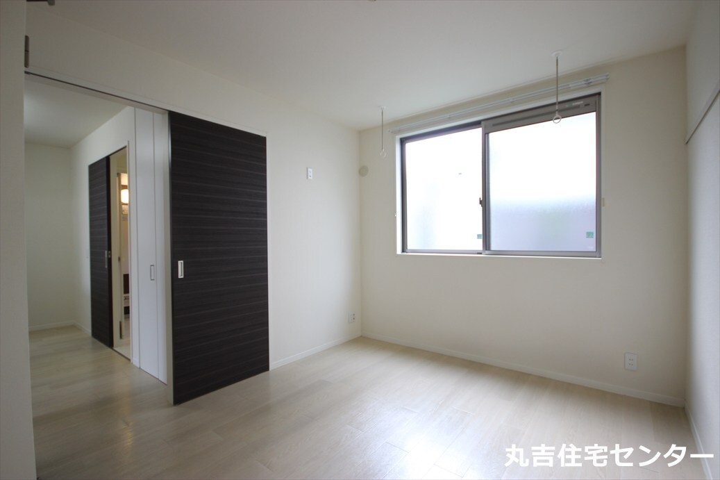 居室・リビング　室内物干し付き！雨天時や花粉の時期でも気にせず洗濯物が干…