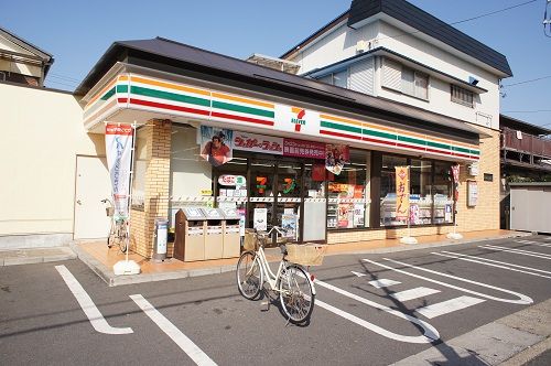 コンビニ　セブンイレブン松戸南花島店（コンビニ）まで646m