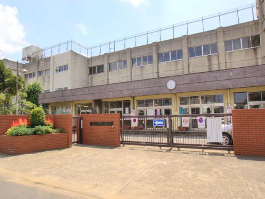 小学校　松戸市立上本郷第二小学校（小学校）まで568m