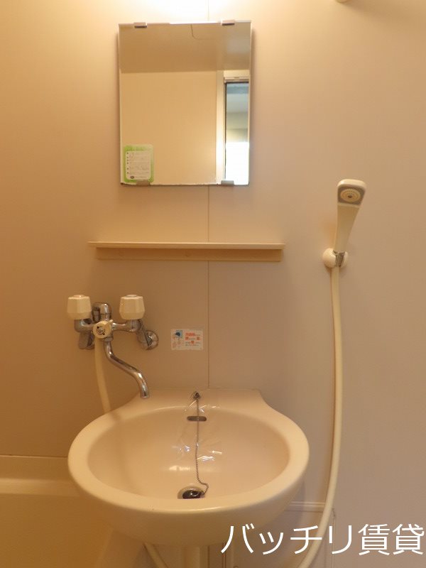 洗面設備　同型タイプの為、現状を優先致します。
