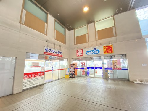 ドラックストア　ウエルシア名古屋上社駅店（ドラッグストア）まで281m