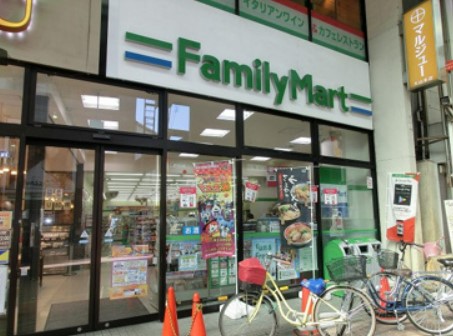 コンビニ　ファミリーマート 大山駅南店（コンビニ）まで592m