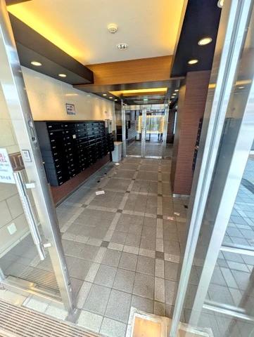 エントランス　オートロック付きで安心