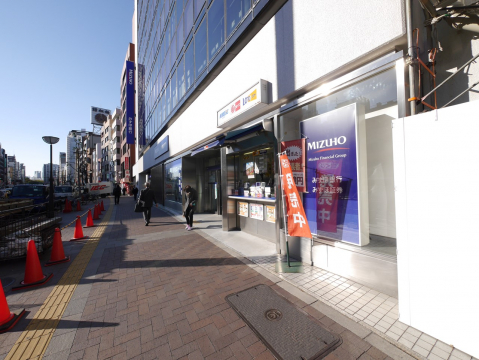 銀行　みずほ銀行　四谷支店（銀行）まで492m