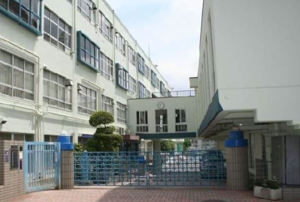 中学校　目黒区立大鳥中学校（中学校）まで800m