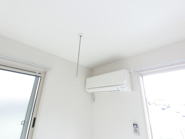 その他設備　室内物干し付きで雨の日の洗濯もラクラク！