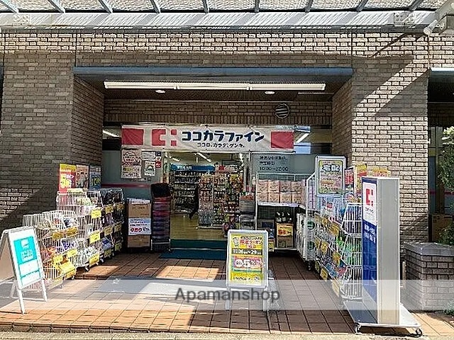 ドラックストア　ココカラファイン神楽坂中里町店（ドラッグストア）まで221m