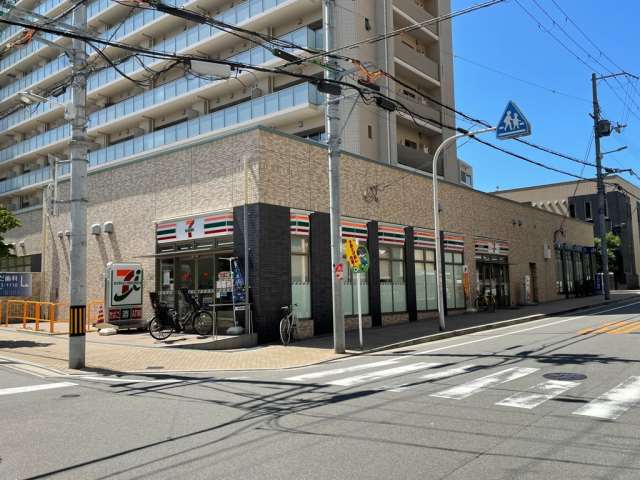 コンビニ　セブンイレブン（コンビニ）まで477m