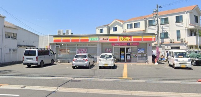 コンビニ　デイリーヤマザキ　吹田幸町店（コンビニ）まで958m