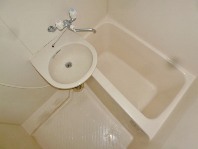 洗面設備　浴室内に洗面台付き！