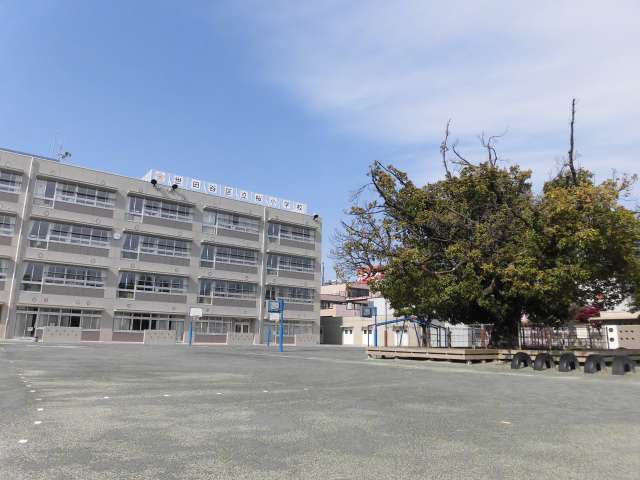 小学校　世田谷区立桜小学校（小学校）まで459m