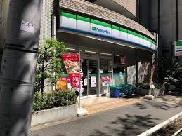 コンビニ　ファミリーマート板橋駅桜通り店（コンビニ）まで174m