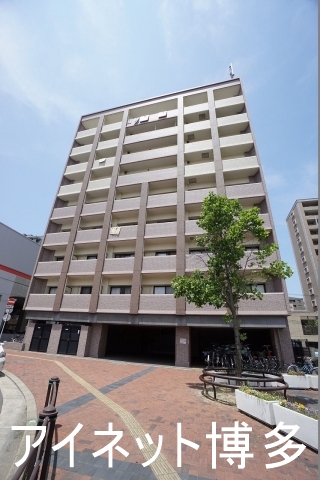 建物外観　箱崎駅目の前の人気物件。