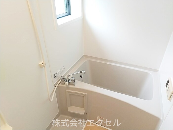バス・シャワールーム　追い焚き、浴室乾燥機付き。