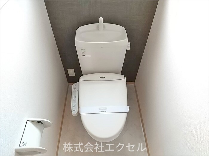 トイレ　温水洗浄便座です。