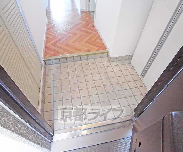 玄関　玄関の踏み込み部分です。