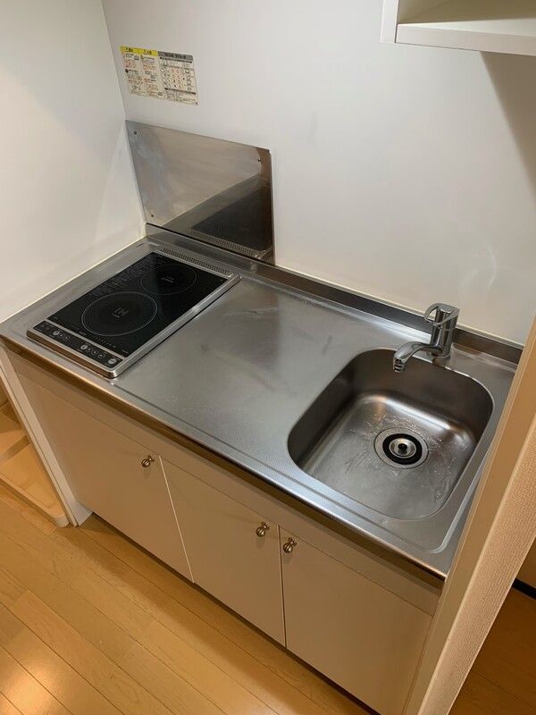 キッチン　別部屋参考写真となります