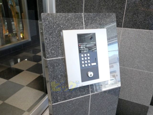 エントランス　人気のオートロック付きマンションです♪