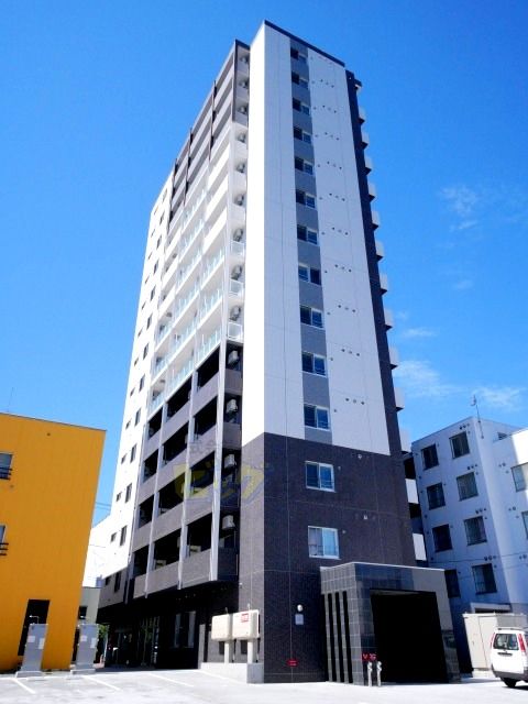 建物外観　豪華な設備の高層２ＬＤＫマンション募集開始です♪