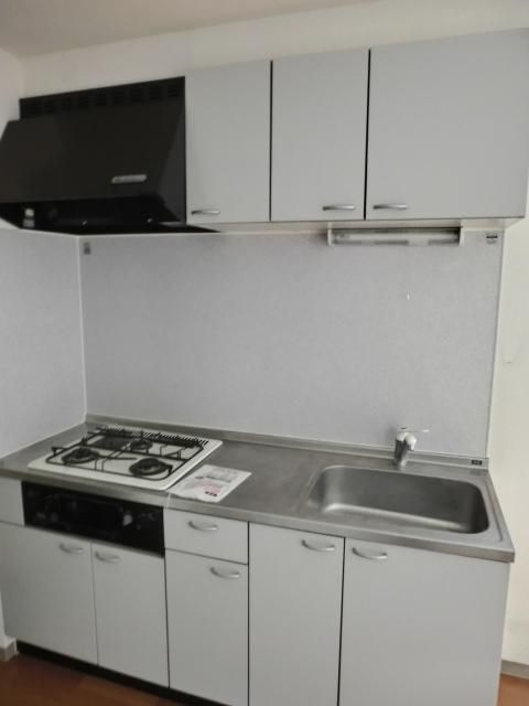 キッチン　ガスコンロ３口完備