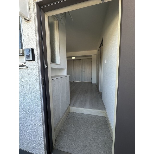 玄関　※別部屋参考写真です