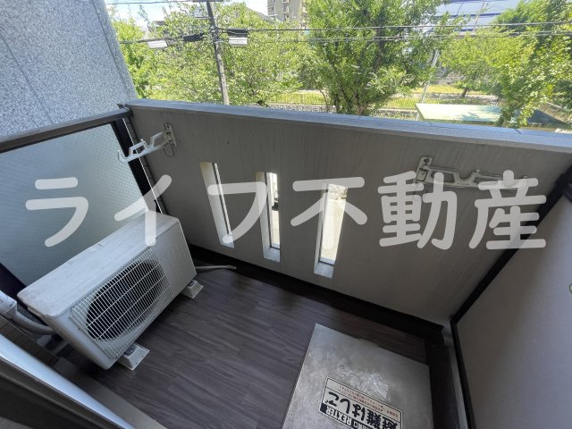 バルコニー　開放的で明るい空間を演出してくれるバルコニーです