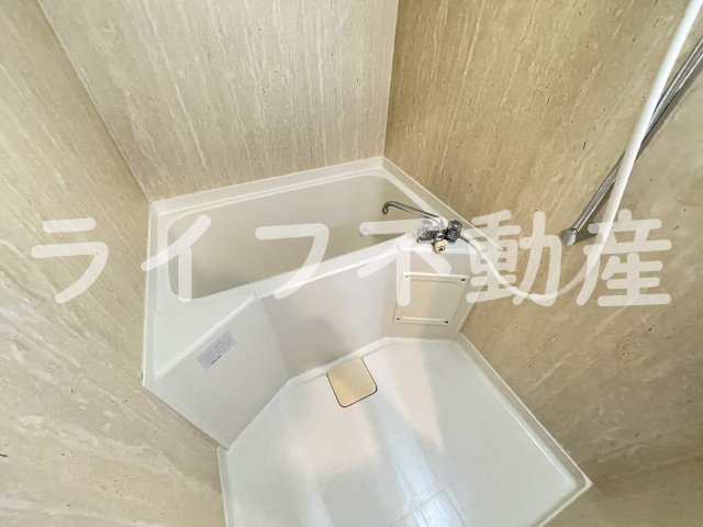 バス・シャワールーム　コンパクトで使いやすいお風呂です