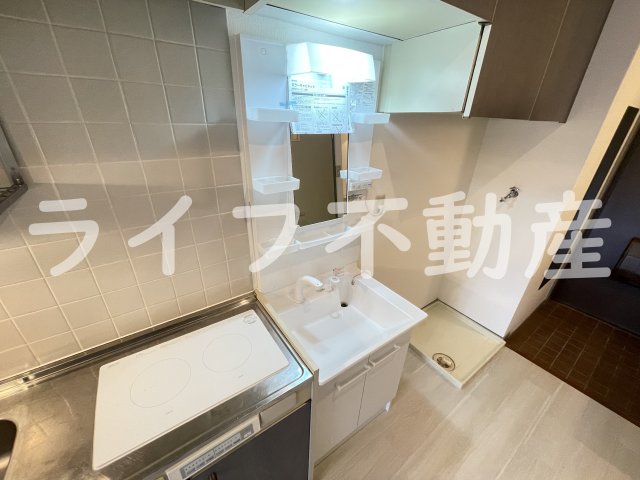 洗面設備　使いやすい独立洗面台です