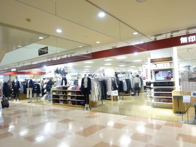 ショッピングセンター　無印良品キュポ・ラ川口店（ショッピングセンター）まで760m