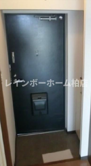 玄関　収納もある玄関です