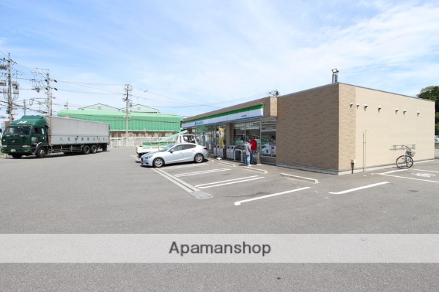 コンビニ　ファミリーマート伊賀佐那具店（コンビニ）まで338m