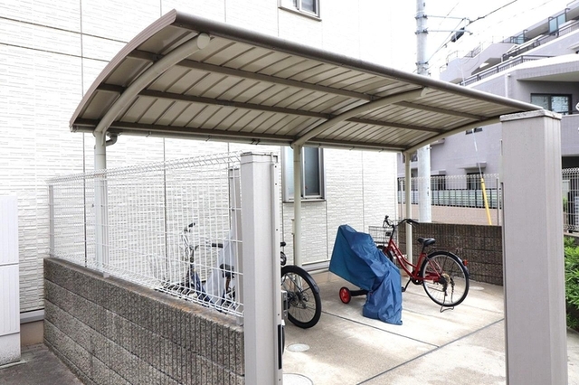その他　屋根付き駐輪場