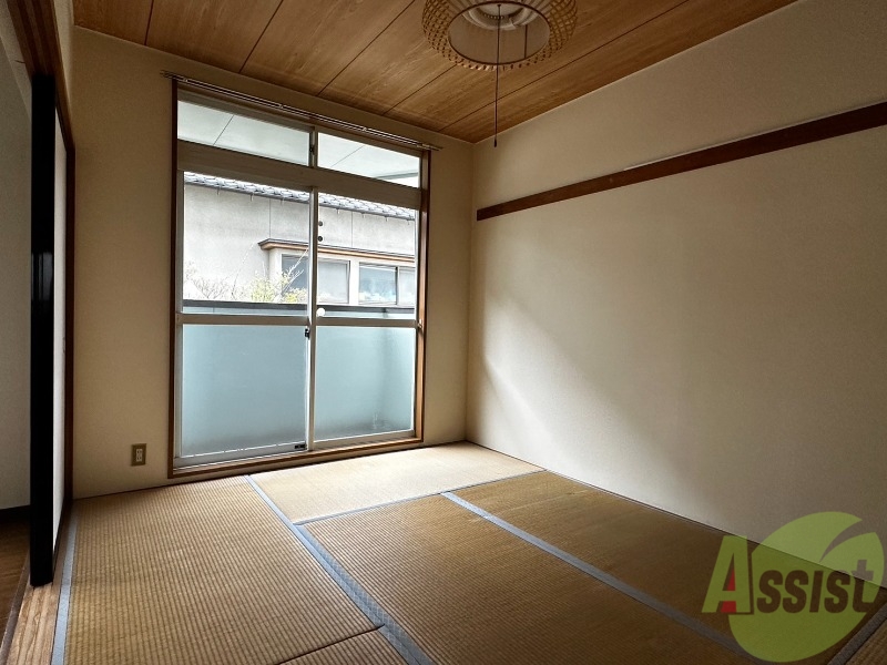 その他部屋・スペース　お隣の和室です。こちら寝室にいかがですか。陽も入ってきます。