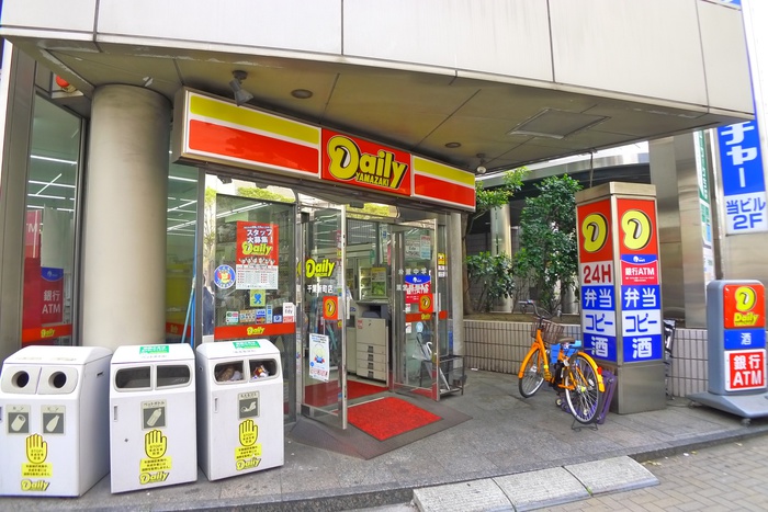 コンビニ　デイリーストア（コンビニ）まで629m