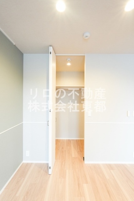 収納　奥行のあるウォークインクローゼットならお荷物多い方でも安心☆