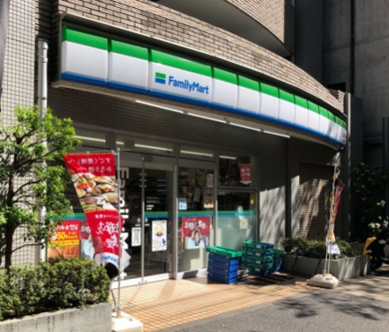 コンビニ　ファミリーマート板橋駅桜通り店（コンビニ）まで353m