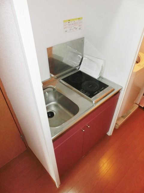 キッチン　お掃除の楽なシステムキッチンです。