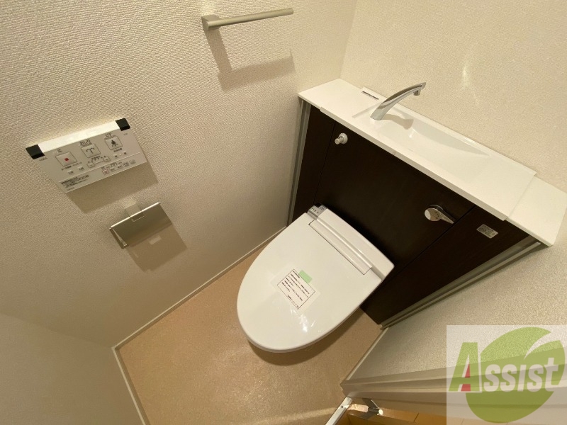 トイレ　ウォシュレット機能がついたトイレ。安心して使用できますね。
