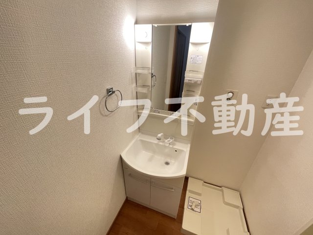 洗面設備　独立洗面台、朝の身支度には欠かせません