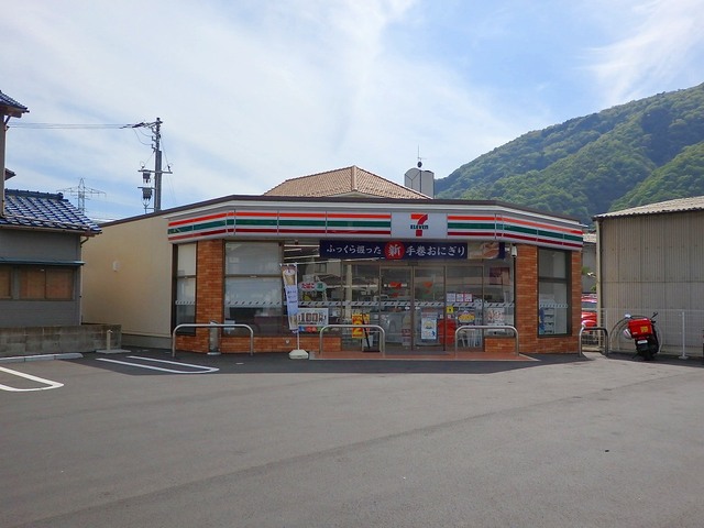 コンビニ　セブンイレブン（コンビニ）まで90m