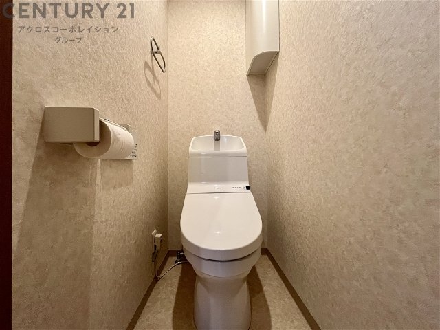 トイレ　温水洗浄便座付きのトイレです♪