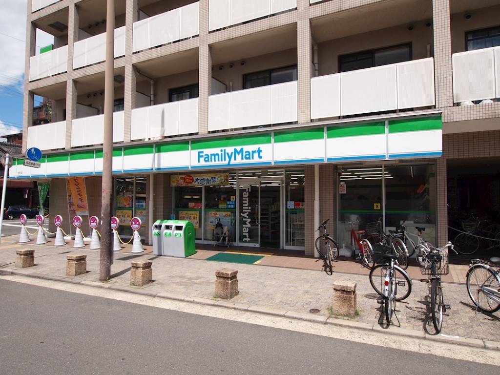 コンビニ　ファミリーマート 出町店（コンビニ）まで350m