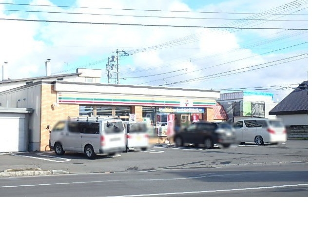 コンビニ　セブンイレブン旭川新富2条店（コンビニ）まで986m