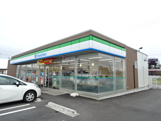 コンビニ　ファミリーマート（コンビニ）まで1111m