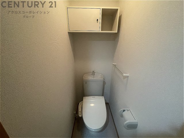 トイレ　温水洗浄便座付きのトイレです♪