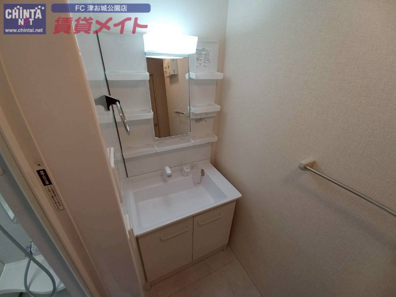 洗面設備　反転同型タイプ写真