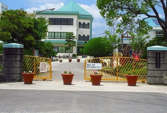 小学校　神野小学校（小学校）まで550m