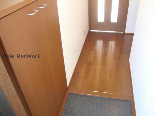 玄関　※同物件別部屋の写真となります。